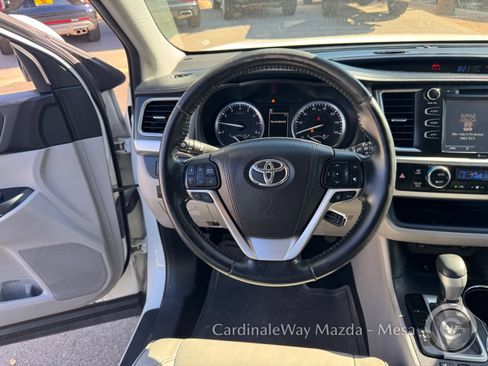 Used 2017 Toyota Highlander XLE FWD image 18