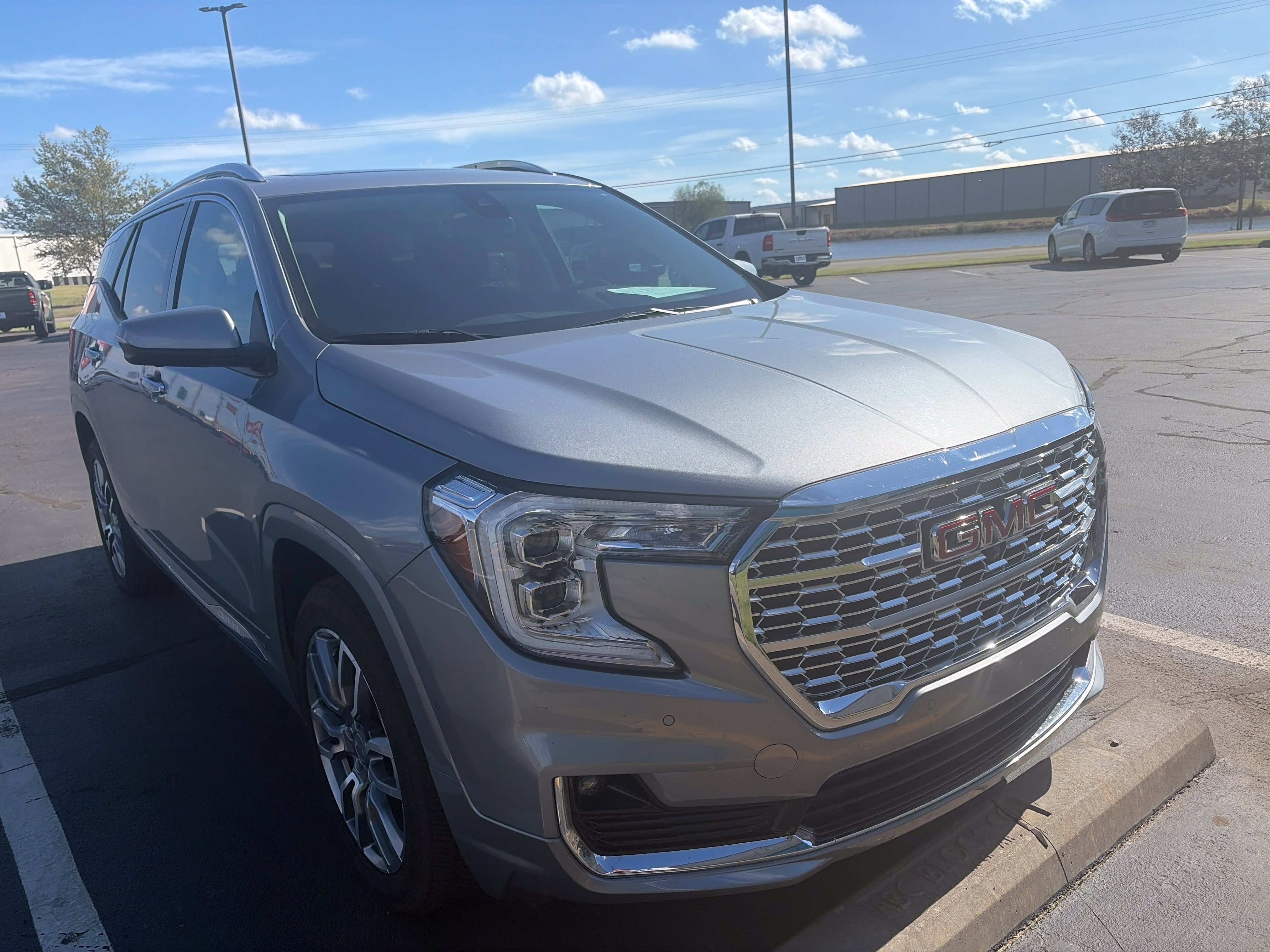 Used 2024 GMC Terrain Denali w/ Denali Premium Package AWD/4WD image 3