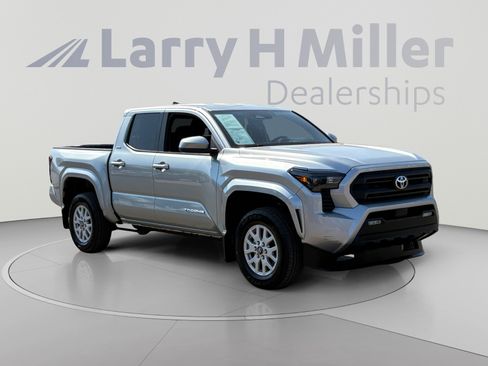 Used 2025 Toyota Tacoma SR5 AWD/4WD image 7
