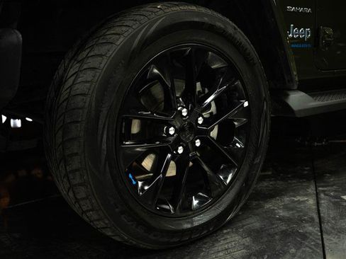 Used 2023 Jeep Wrangler Unlimited Sahara w/ Cold Weather Group image 3