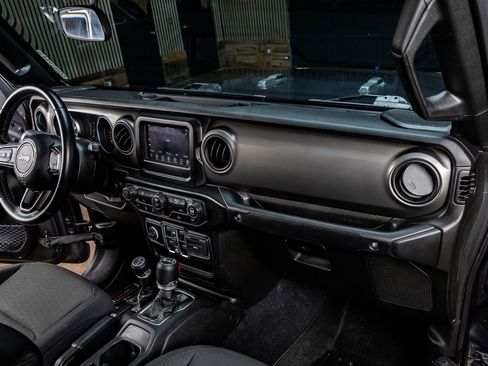 Used 2021 Jeep Gladiator Sport image 17