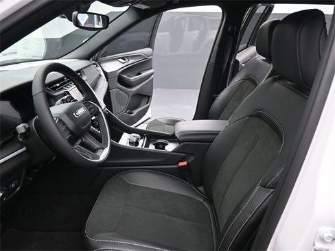 New 2025 Jeep Grand Cherokee Altitude image 15