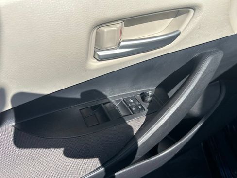 Used 2021 Toyota Corolla LE w/ LE Convenience Package FWD image 10