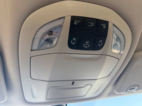 Used 2023 Chrysler Pacifica Touring-L FWD image 29