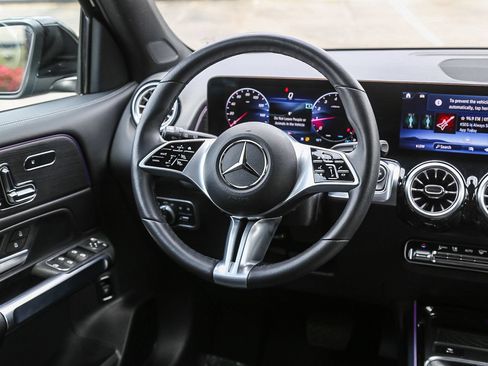 Used 2026 Mercedes-Benz GLB 250 image 13