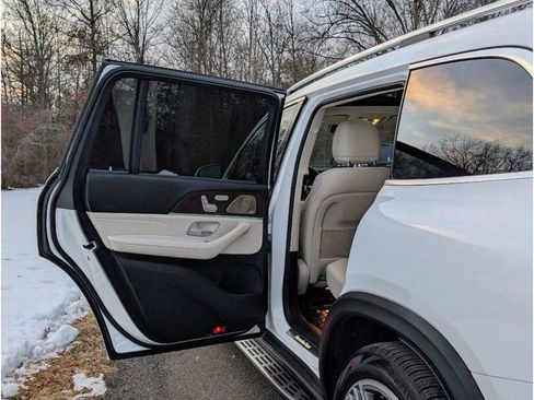 Used 2023 Mercedes-Benz GLS 450 4MATIC w/ Warmth & Comfort Package image 10