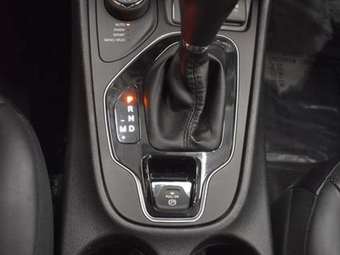 Used 2019 Jeep Cherokee Limited AWD/4WD image 29