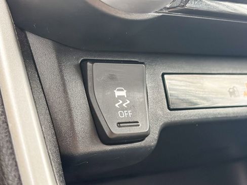 Used 2023 Toyota RAV4 LE AWD/4WD image 28