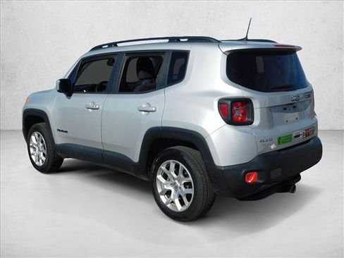 Used 2018 Jeep Renegade Latitude image 4