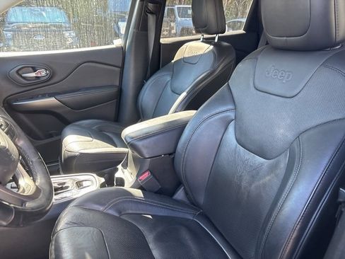 Used 2020 Jeep Cherokee Limited image 6