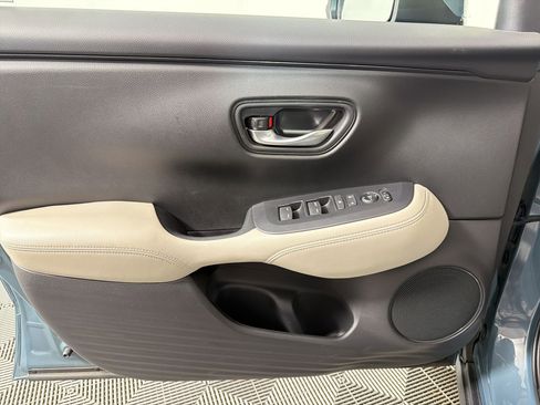 Used 2025 Honda HR-V LX image 11