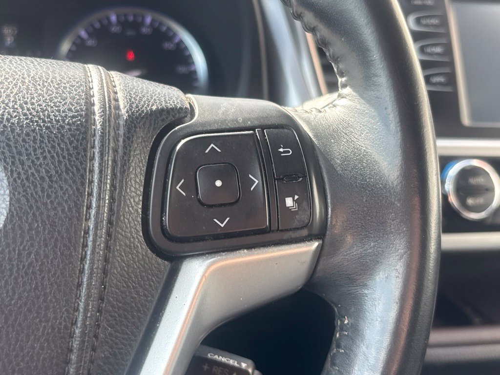 Used 2014 Toyota Highlander XLE FWD image 22