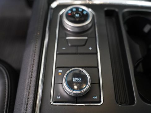 Used 2023 Ford Expedition XLT AWD/4WD image 23