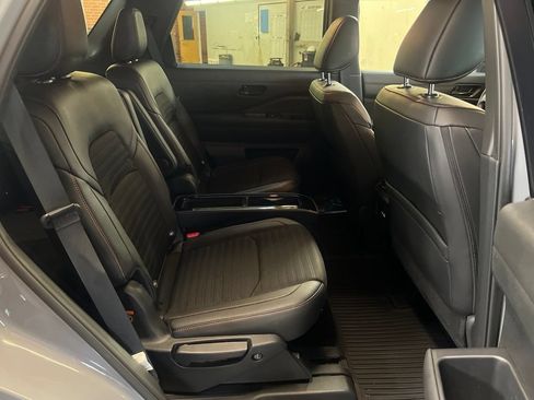 Used 2025 Nissan Pathfinder Rock Creek AWD/4WD image 15