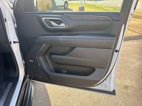Used 2024 Chevrolet Suburban LT image 24
