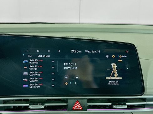 Used 2025 Hyundai Elantra SEL image 19