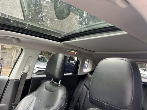 Used 2019 Jeep Compass Limited AWD/4WD image 15