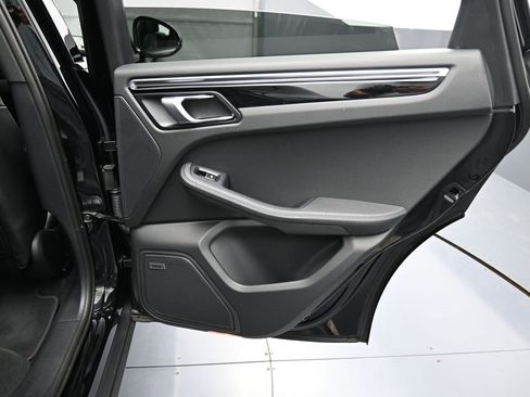 Certified 2025 Porsche Macan image 25