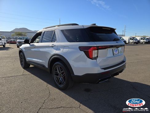 New 2026 Ford Explorer ST-Line w/ ST-Line Street Pack image 3