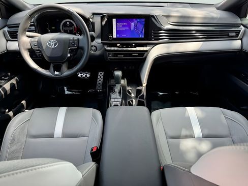 Used 2025 Toyota Camry SE w/ Convenience Package FWD image 22