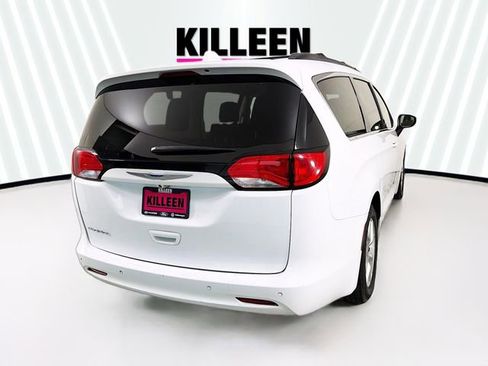 Used 2018 Chrysler Pacifica Touring w/ Tire & Wheel Group FWD image 7