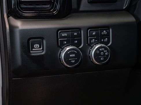 Used 2024 GMC Sierra 2500 AT4 w/ AT4 Premium Plus Package image 16