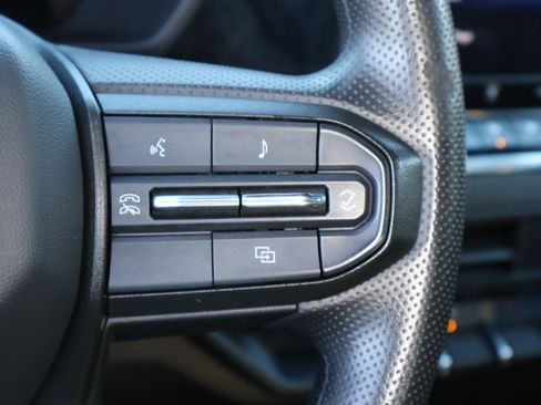 Used 2023 Chevrolet Colorado W/T image 11