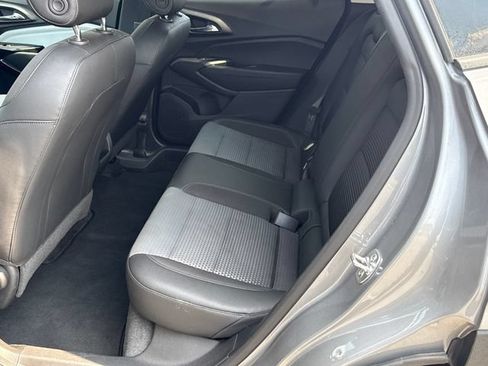 Used 2025 Chevrolet Trax LT w/ LT Convenience Package FWD image 20
