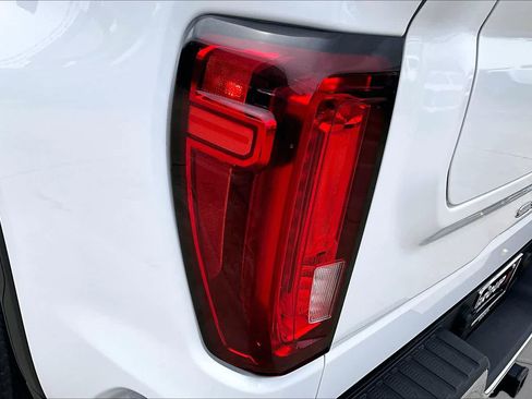 Used 2025 GMC Sierra 1500 SLT AWD/4WD image 29