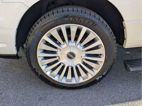 Used 2017 Lincoln Navigator Reserve image 29