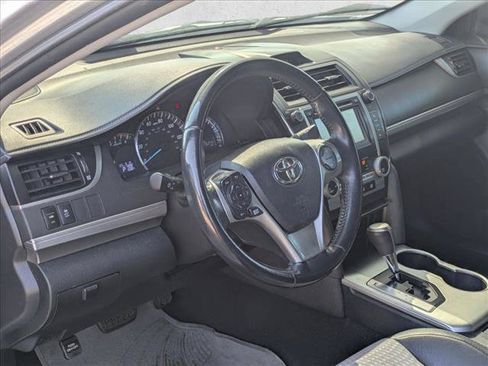 Used 2014 Toyota Camry SE FWD image 10