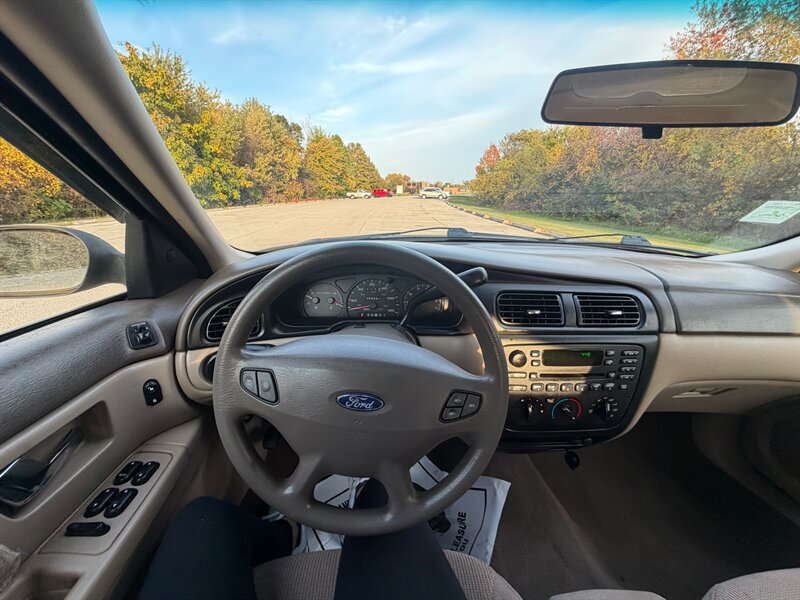 Used 2001 Ford Taurus SE FWD image 12