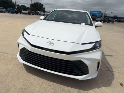 Used 2026 Toyota Camry LE FWD image 3