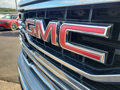 Used 2025 GMC Sierra 1500 SLT AWD/4WD image 3