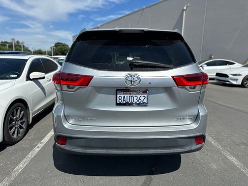 Used 2017 Toyota Highlander XLE AWD/4WD image 5