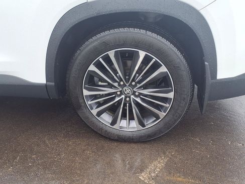 Used 2024 Toyota Grand Highlander AWD Hybrid image 21