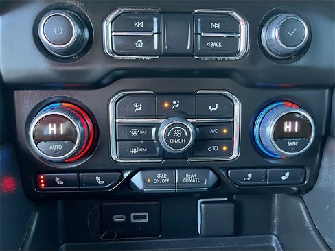 Used 2022 Chevrolet Tahoe Z71 w/ Luxury Package image 16