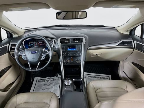 Used 2018 Ford Fusion SE FWD image 12