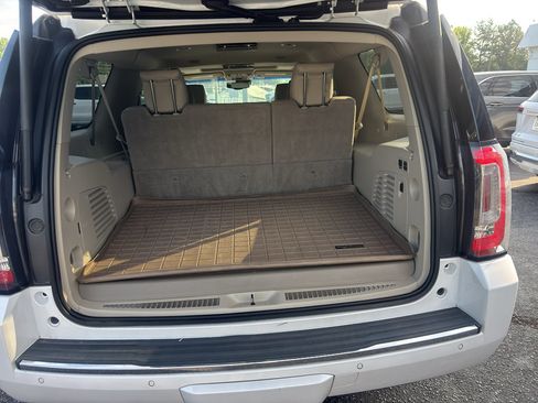 Used 2019 GMC Yukon XL Denali w/ Denali Ultimate Package AWD/4WD image 9