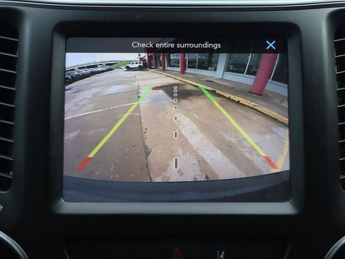 Used 2022 Jeep Cherokee Latitude Lux w/ Sun & Sound Group FWD image 12