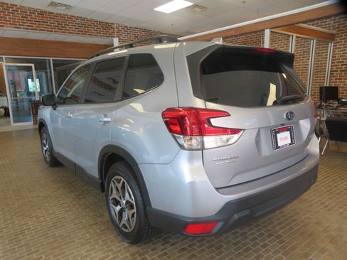 Used 2023 Subaru Forester Premium AWD/4WD image 6