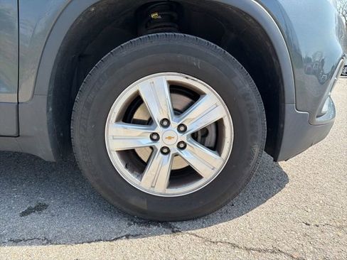 Used 2018 Chevrolet Trax LT w/ LT Convenience Package image 7