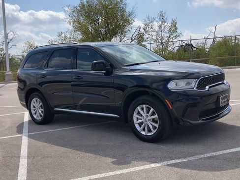 Used 2024 Dodge Durango SXT image 2