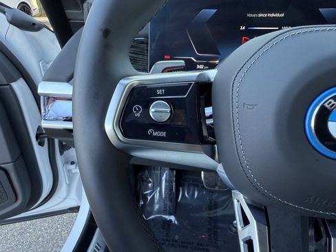 Used 2025 BMW i7 eDrive50 w/ M Sport Package image 26