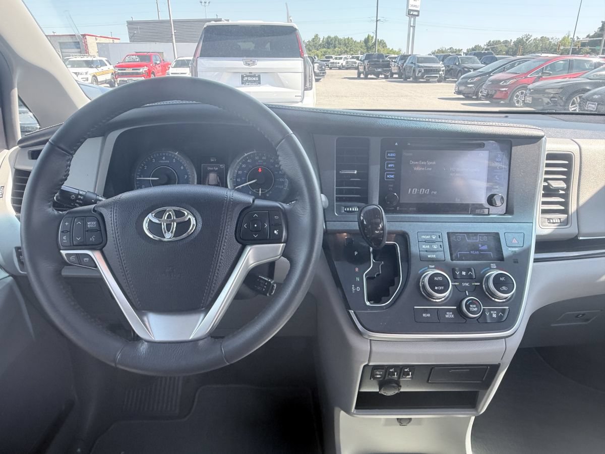 Used 2017 Toyota Sienna XLE w/ XLE Navigation Package FWD image 10