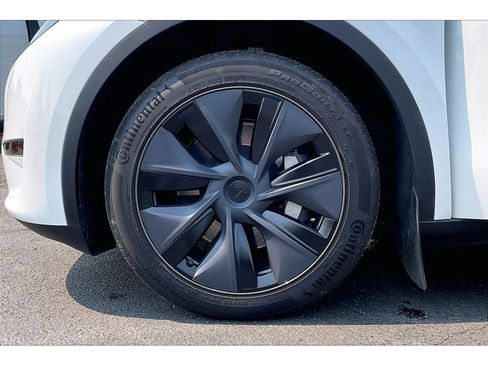 Used 2025 Tesla Model Y Long Range RWD image 8