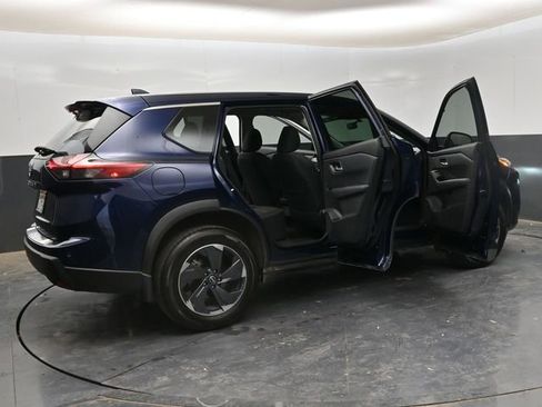 Certified 2025 Nissan Rogue SV image 31