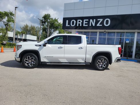 Used 2023 GMC Sierra 1500 SLT w/ SLT Premium Package AWD/4WD image 8
