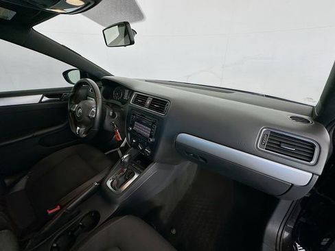 Used 2014 Volkswagen Jetta GLI image 25