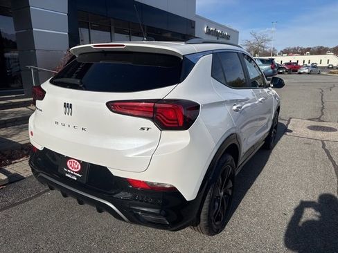 Used 2024 Buick Encore GX Sport Touring image 8